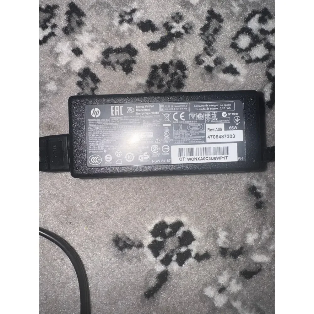 NWOB Genuine HP 677774-001 65W Smart AC Adapter Charger 19.5V 3.33A w/ Cord
